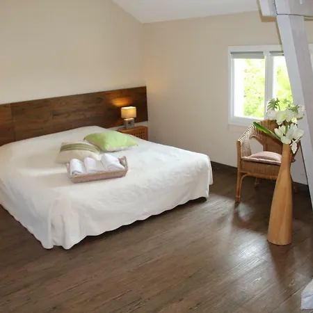 Chambres D'hotes Domaine De Compostelle Bed & Breakfast *
